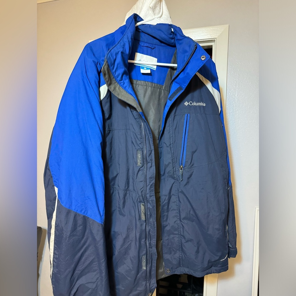 Columbia Jacket Men’s size L. Waterproof resistant